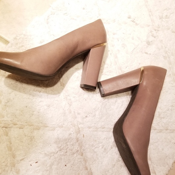5/$20 Nicole Leather Pumps, Banyan, 6 1/2 M - Picture 5 of 8